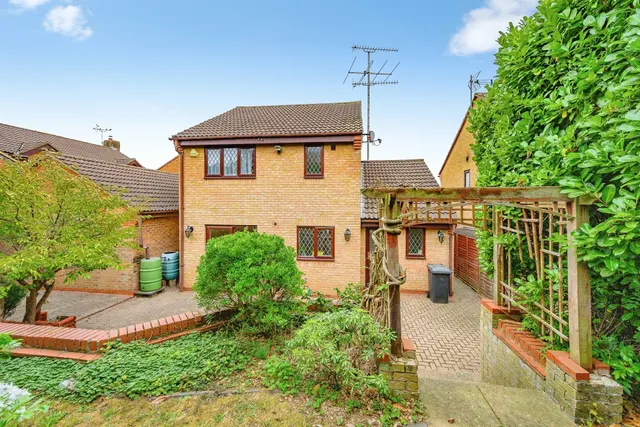 Launton Close, Luton, LU3, photo 2