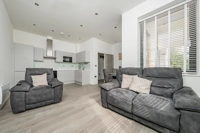 Photo 2 — Frayswater Place, Uxbridge, UB8