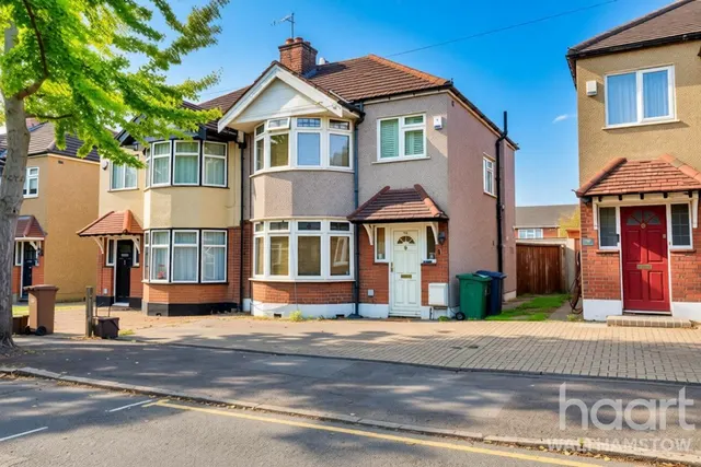 Queens Grove Road, Chingford, E4, photo 1