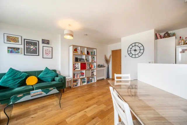 Photo 2 — Flat 22, West Central Apartments, 8 Station Approach, Hoe Street, London