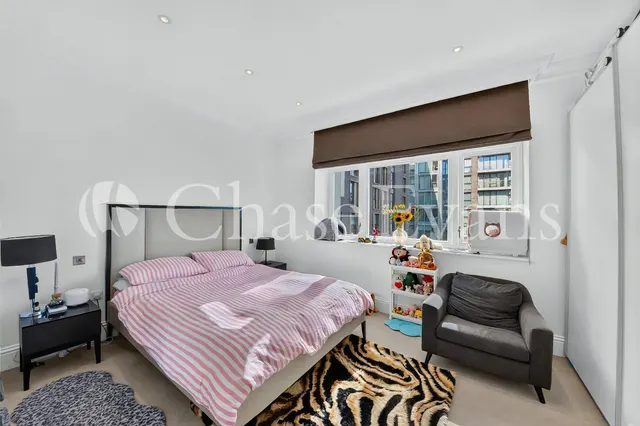 Photo 2 — Sterling Mansions, Goodman's Fields, Leman Street, Aldgate, London, E1