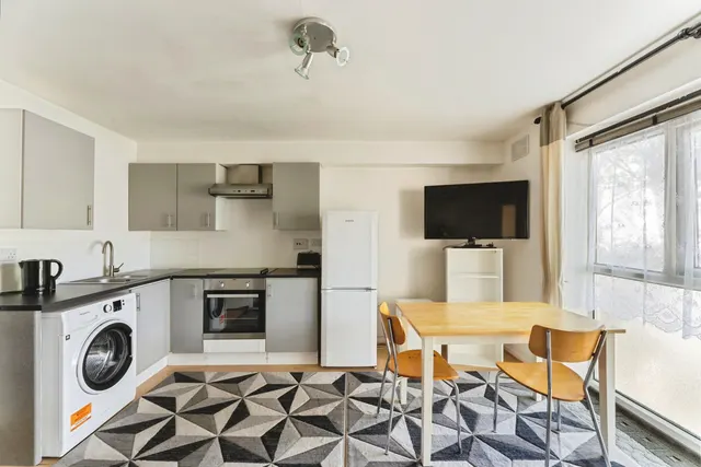 Radlett Close, London, E7, photo 2