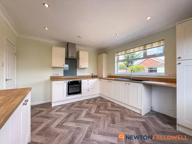 Russell Avenue, Balderton, NG24, photo 2