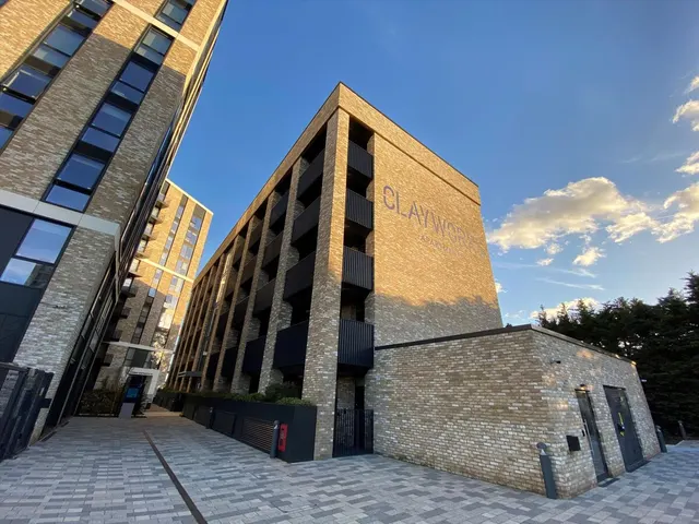 Wales Farm Road, London, W3, photo 1