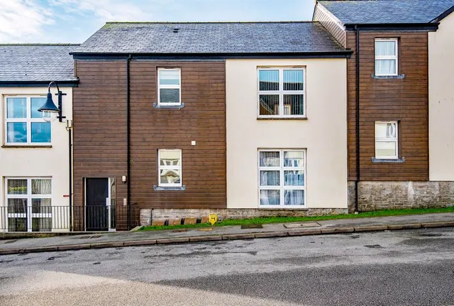 Calver Close, Penryn, TR10, photo 1