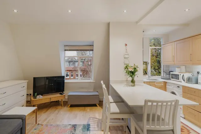 Greencroft Gardens, South Hampstead, London, NW6, photo 1
