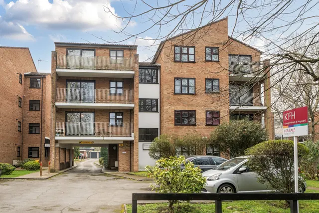Photo 3 — Brackley Road, Beckenham, BR3