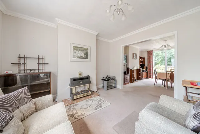 Photo 2 — Rosecroft Close, BR5