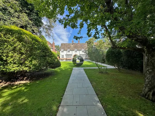 The Bishops Avenue, Hampstead Garden Suburb, N2, photo 1