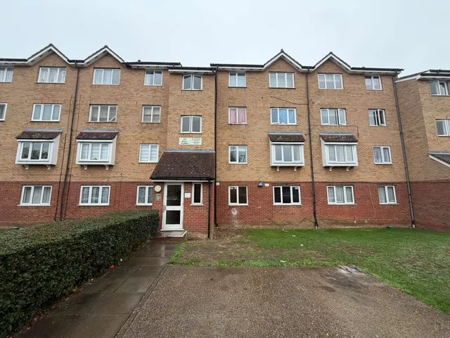 Chaffinch Close, London, N9, photo 1