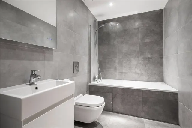 Adelaide Road, London, E10, photo 1
