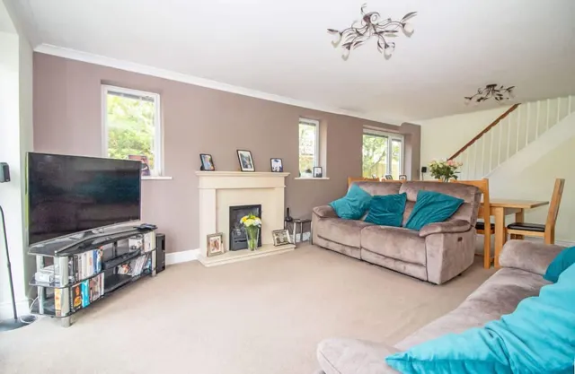 Photo 2 — Margaret Close, Waterlooville, PO7 6BD