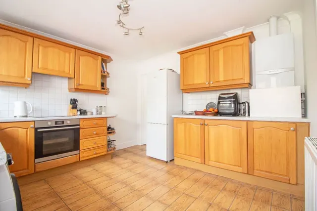 Photo 3 — Margaret Close, Waterlooville, PO7 6BD