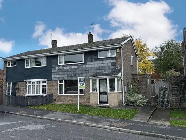 McBride Way, LS22, photo 1