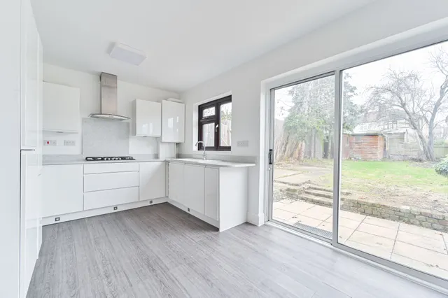 Photo 3 — 17 Warland Road, London