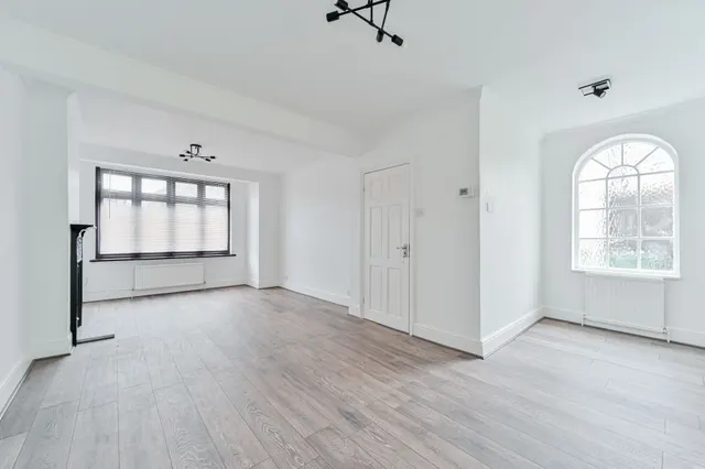 17 Warland Road, London, photo 1