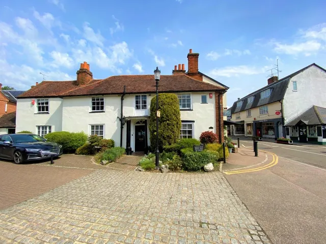 High Street, Wewlyn, AL6, photo 1