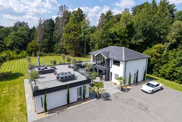 D'Abernon Chase, Oxshott, KT22, photo 1
