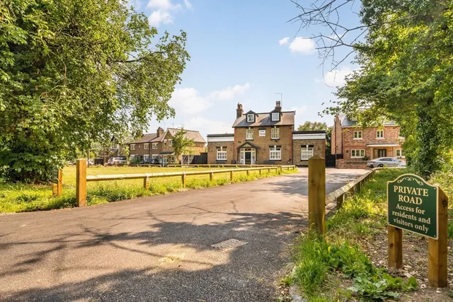 Moor Lane, Staines-Upon-Thames, TW19, photo 1