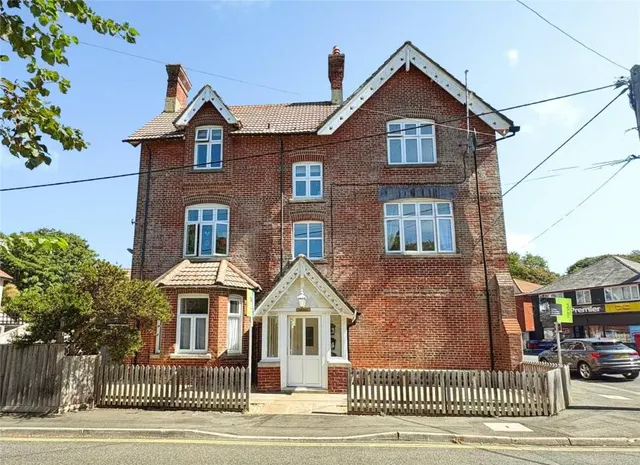 Madeira Road, Totland Bay, PO39, photo 1