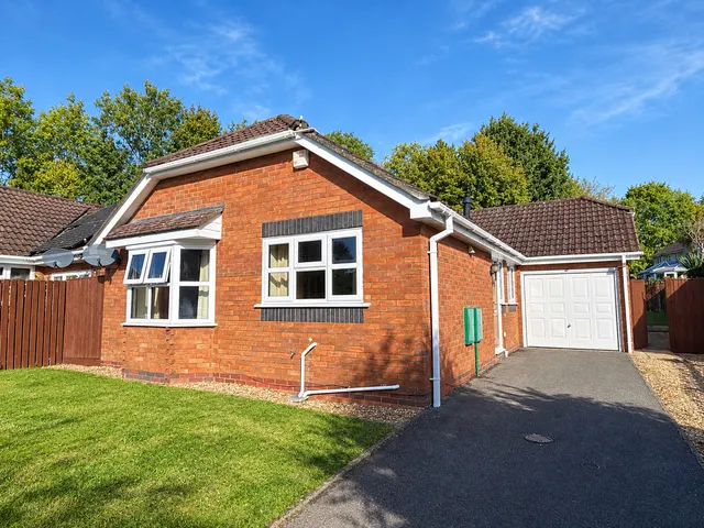 Rownhams, SO16, photo 1