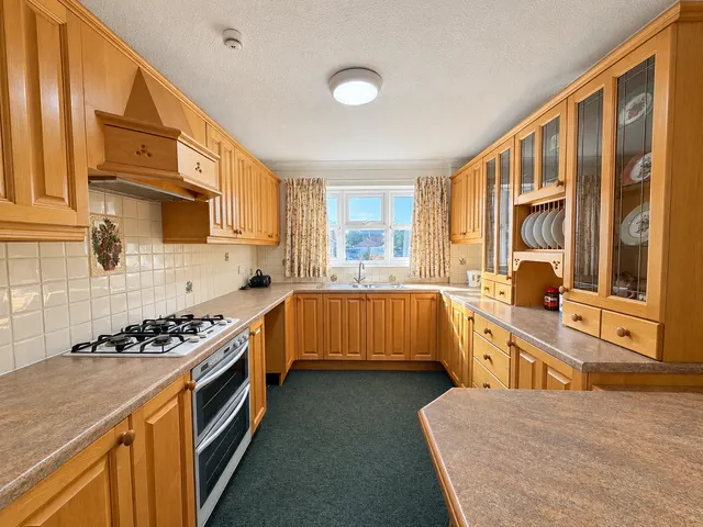 Rownhams, SO16, photo 2