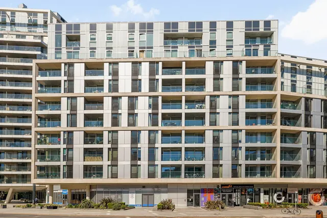 Photo 2 — 22 Lucent House, 11 Hardwicks Square, London, Greater London, SW18 4GS