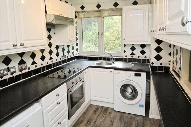 Sutcliffe Avenue, Oldbrook, MK6, photo 3