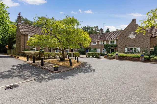 Photo 2 — Forest Close, Ascot, Berkshire, SL5 8DW