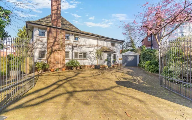 Tavistock Drive, Mapperley Park, Nottingham, NG3 5DU, photo 1