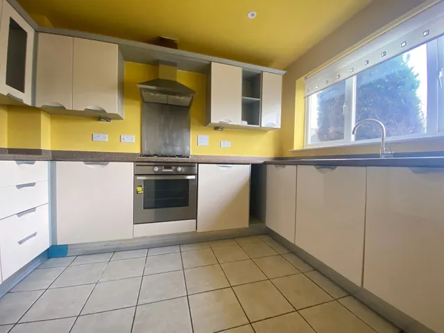 Photo 3 — Cloudeseley Close, Sidcup, DA14