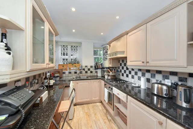Photo 3 — Draycott Place, Chelsea, London, SW3