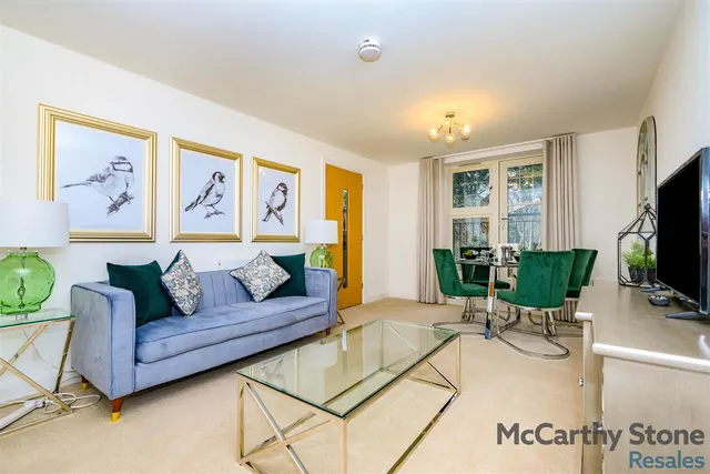 Great North Road, Hatfield, AL9, photo 1