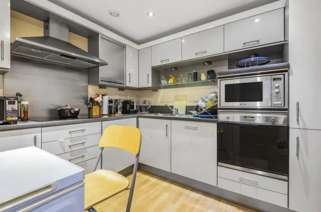 Kingsway, London, N12, photo 2