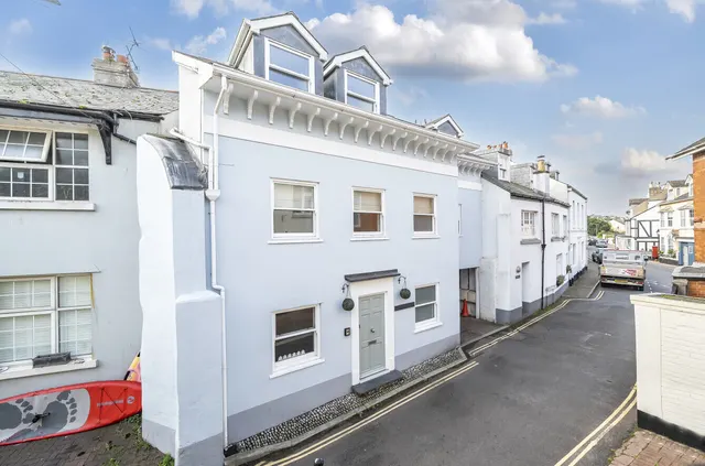 Penrhyn Place, Strand, TQ14