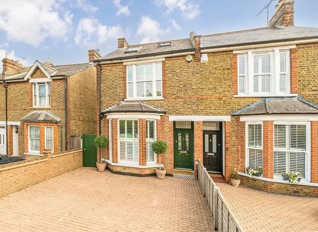 Hook Road, Chessington, KT9, photo 1