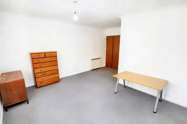 Turnpike Lane, Uxbridge, UB10, photo 2