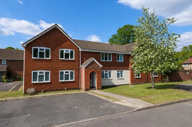 Swan Way, Church Crookham, photo 1