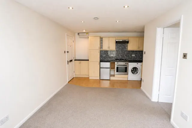Swan Way, Church Crookham, photo 2