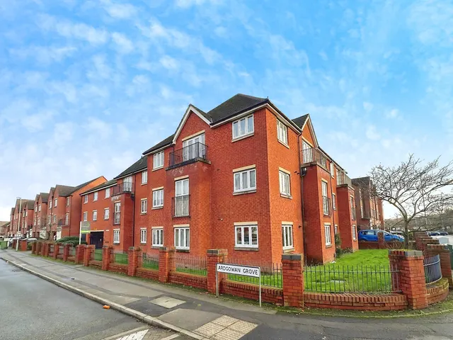 Ardgowan Grove, Parkfields, Wolverhampton, WV4, photo 1