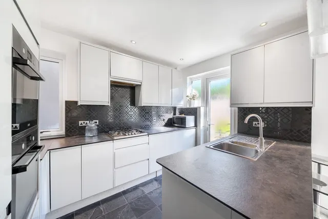 Photo 3 — Penderry Rise, Catford, London, SE6