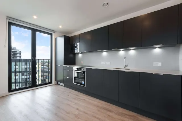 Plaistow Road, London, E13, photo 3