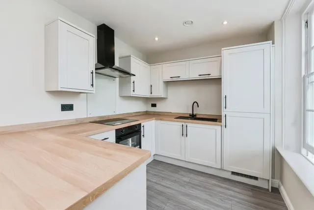 Bampton Street, Tiverton, EX16, photo 2