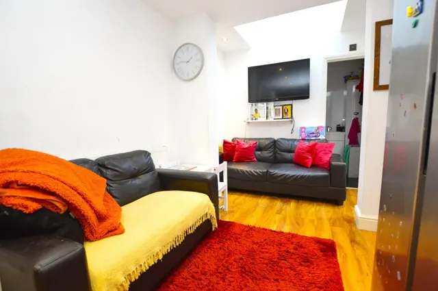 Tunmarsh Lane, Plaistow, E13, photo 2