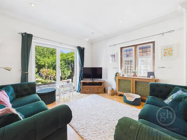 Copthall Road East, Ickenham, UB10, photo 2