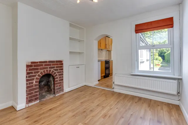 Albert Road, Horley, RH6, photo 3