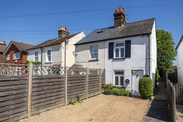 Albert Road, Horley, RH6, photo 1