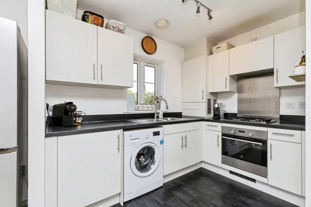 Somerley Drive, Crawley, RH10, photo 3