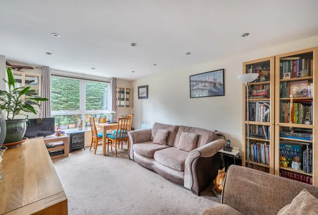 Photo 2 — Briarwood Court, The Avenue, KT4 7EL