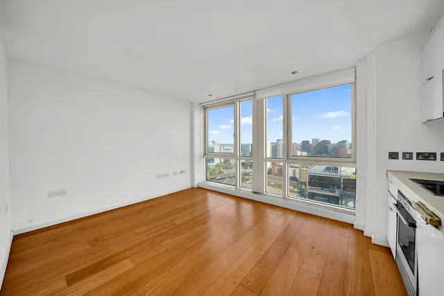 Photo 2 — Flat 1902, Ontario Tower, 4 Fairmont Avenue, London, E14 9JB